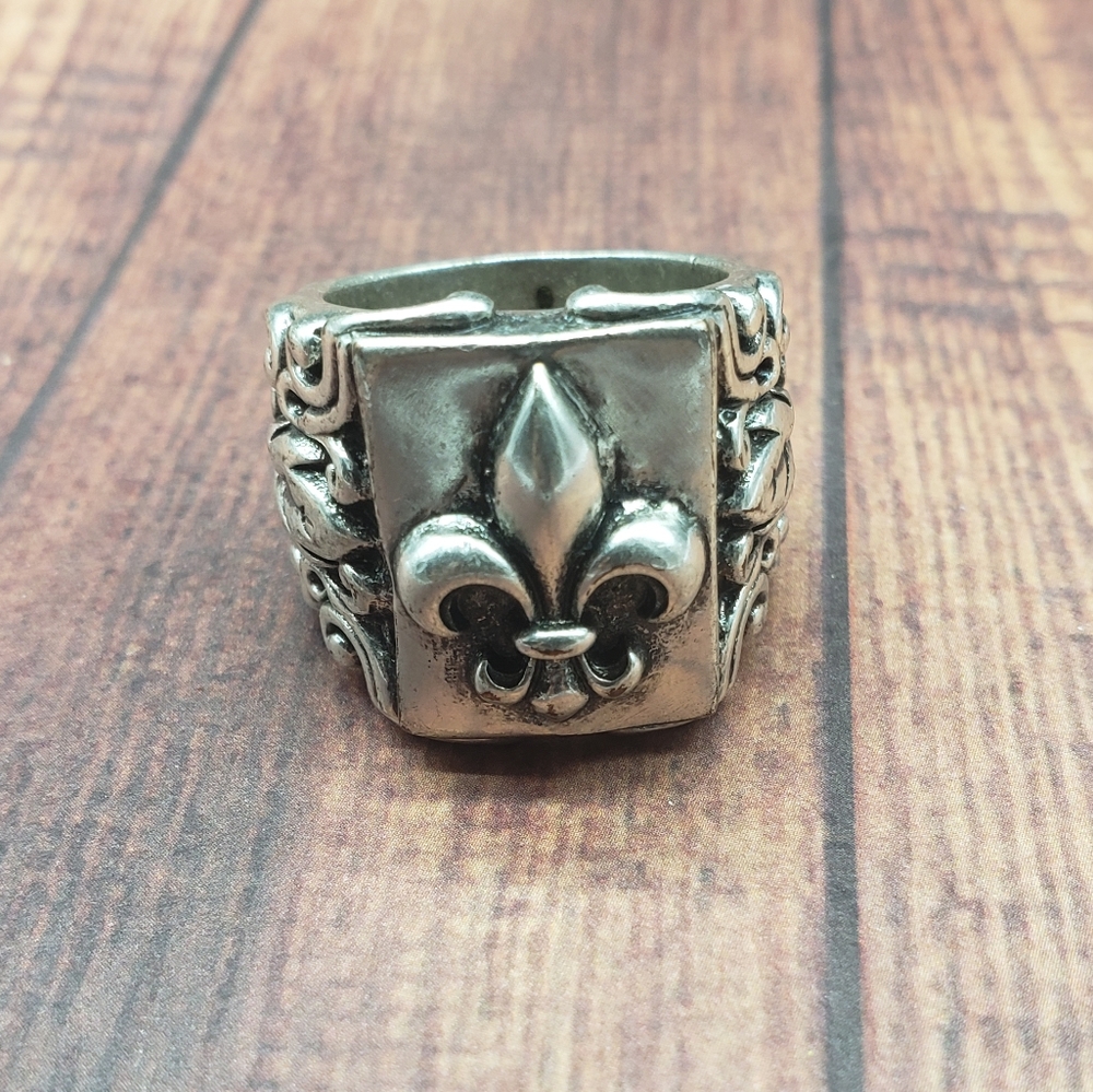 Stigma  Silver Tone Fleur de Lis Ring